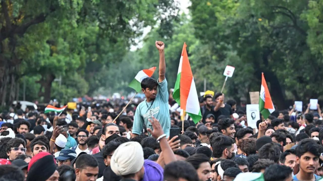 10th Students Protest: “शाळेत शिक्षकच नसतील तर शिकायचं कसं?” धाराशिवमध्ये ४ वर्षांपासून शिक्षकच नसल्याने विद्यार्थ्यांचा संताप..