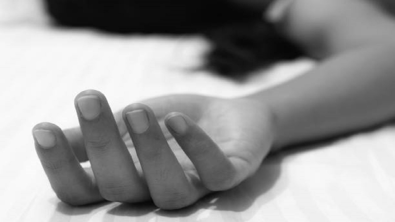 रोहित पवारांच्या PA च्या लेकीची इमारतीवरून उडी मारून आत्महत्या; परिसरात एकच खळबळ