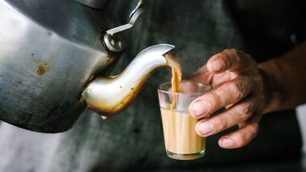 Tea Price Hike: चहाच्या घोटालाही महागाईची उकळी; १० वर्षांनी चहा महागला, आता मोजावे लागणार ‘इतके’ रुपये
