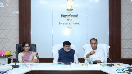 Wardha News : ‘एमआयडीसीतील रिक्त भूखंड नव्या उद्योजकांना द्या’, उद्योगमंत्री डॉ. उदय सामंत यांचे प्रतिपादन