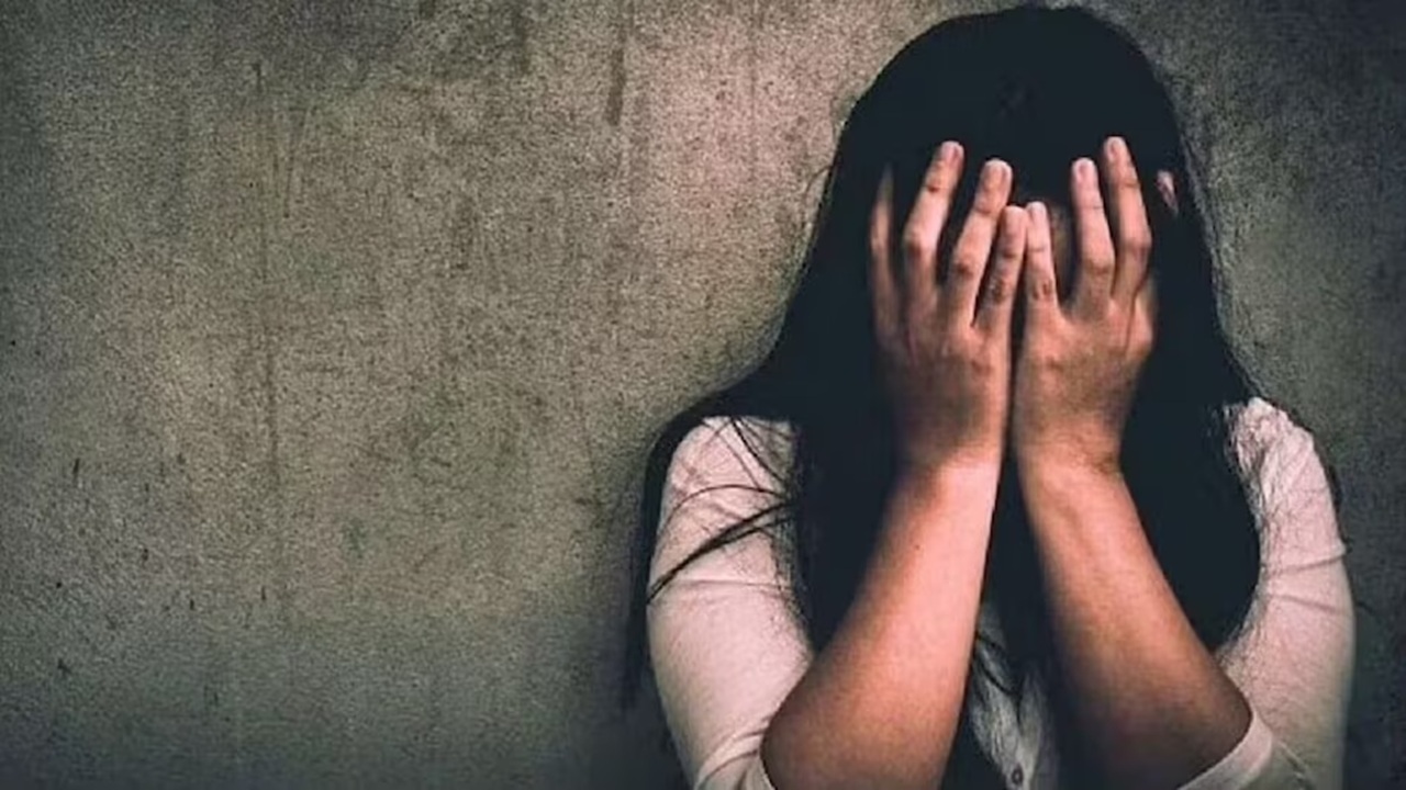 प्रियकरच बनला वैरी…! वाढदिवसाच्या बहाण्याने प्रेयसीला घरी बोलावले, केक कापला अन् मित्रांसोबत मिळून…पुढे खुपच भयानक घडलं