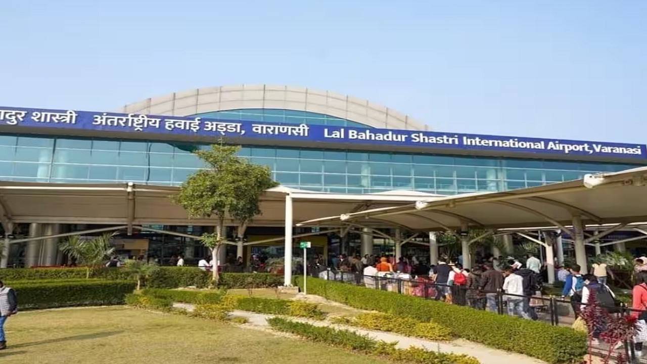 वाराणसी विमानतळ गोळीबार प्रकरणात मोठी अपडेट; शिंदे गटाच्या नेत्याला सुरक्षा यंत्रणांनी घेतलं ताब्यात