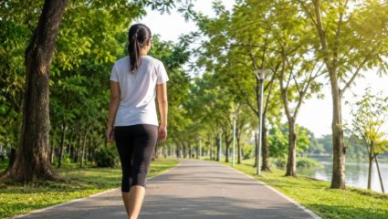 Healthy Habits: जेवण झालं की लगेच बसता? 10 मिनिटांची वॉक ठरू शकते गेमचेंजर;  जाणून घ्या फायदे