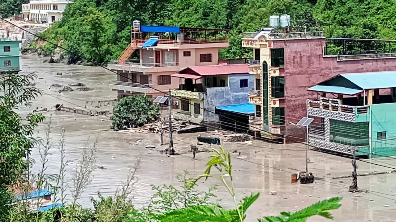 Nepal Flash Floods Impact : नेपाळमधील नद्यांचे पाणी वाढल्यास बिहारमध्ये चिंता का निर्माण वाढते? जाणून घ्या