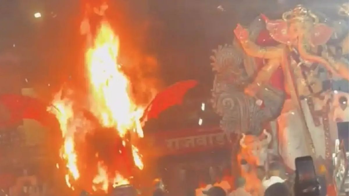 Satara News: ‘गणपती बाप्पा मोरया’चा जयघोष अन् अचानक आग! साताऱ्यात हजारो भाविकांमध्ये उडाला गोंधळ