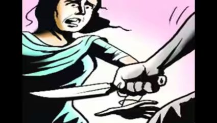 Crime News: प्रॅक्टिकल लिहून दिले नाही म्हणून जीवघेणा हल्ला; कॉलेजमध्ये तरुणीच्या गळ्यावर चाकूचे वार