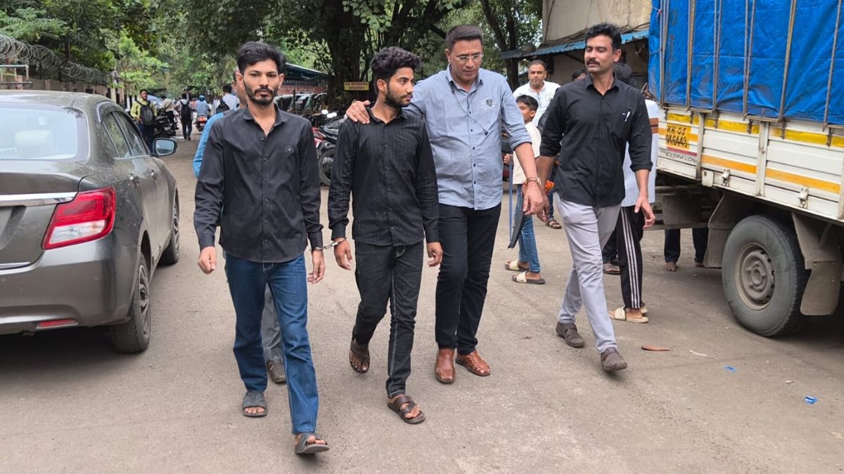 Pune Crime News: एसी कोचमध्ये महिला झोपली अन् बॅग गायब! ATM कार्डने 80 हजारांवर डल्ला,दोघे पोलिसांच्या ताब्यात
