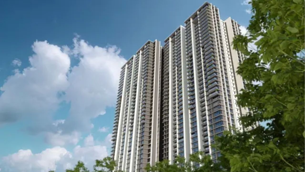 प्राजक्ताचं नवीन घर गोरेगावच्या मोहन गोखले रोडवरील ओबेरॉय Exquisite या मोठ्या प्रोजेक्टमध्ये आहे. ही खूप प्रीमियम सोसायटी आहे. इथे मोठे स्टार्स राहतात. तिच्या या नवीन घराची चर्चा सगळीकडेच सुरू होती.