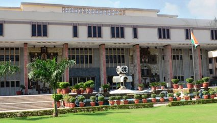 High Court Recruitment 2026: ग्रॅज्युएट्ससाठी मोठी संधी! दिल्ली हायकोर्टात ‘या’ पदांसाठी भरती सुरू; असा करा अर्ज