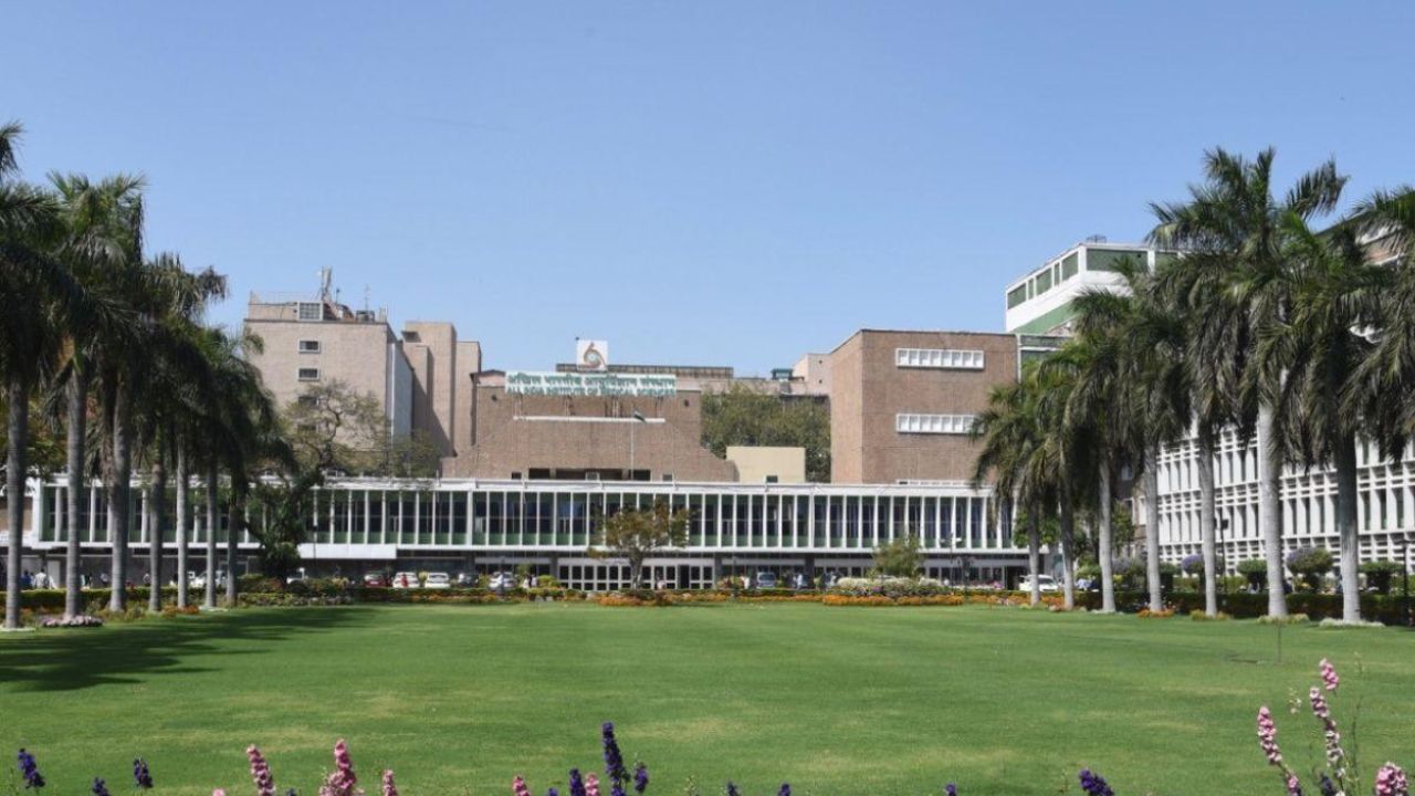 Medical College in India: देशातील सर्वात स्वस्त मेडिकल कॉलेज; जिथे ५ वर्षांची MBBS फी समोसा-चहापेक्षा कमी!