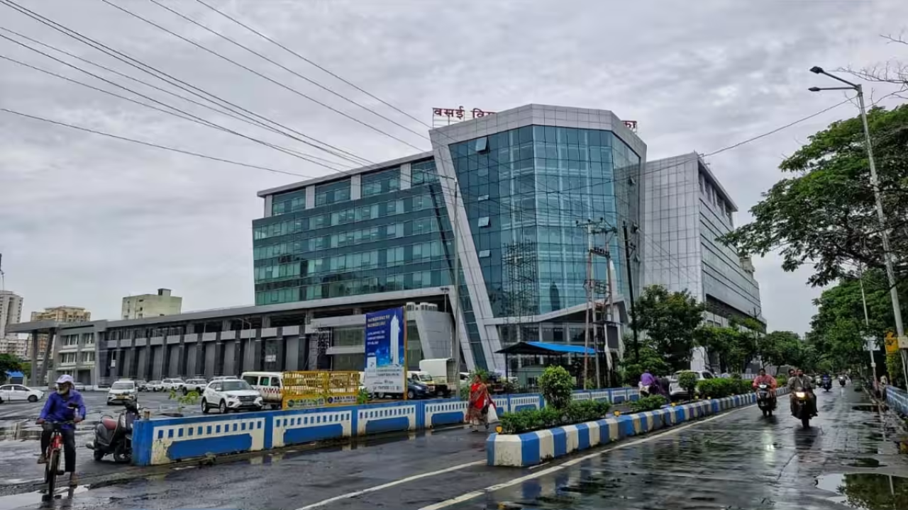 Vasai Virar Scam : 25 वर्षे सेवा करणारे बाजूला अन् कंत्राटी अधिकारी थेट वरिष्ठ पदावर! पालिकेच्या निर्णयाने कर्मचारी आक्रमक