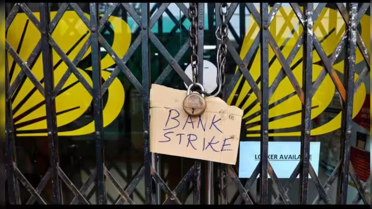3 दिवसांच्या Bank Strike मुळे सेवा विस्कळीत होणार? SBI सह इतर बँकांनी  Customers साठी जारी केल्या महत्त्वाच्या सूचना!