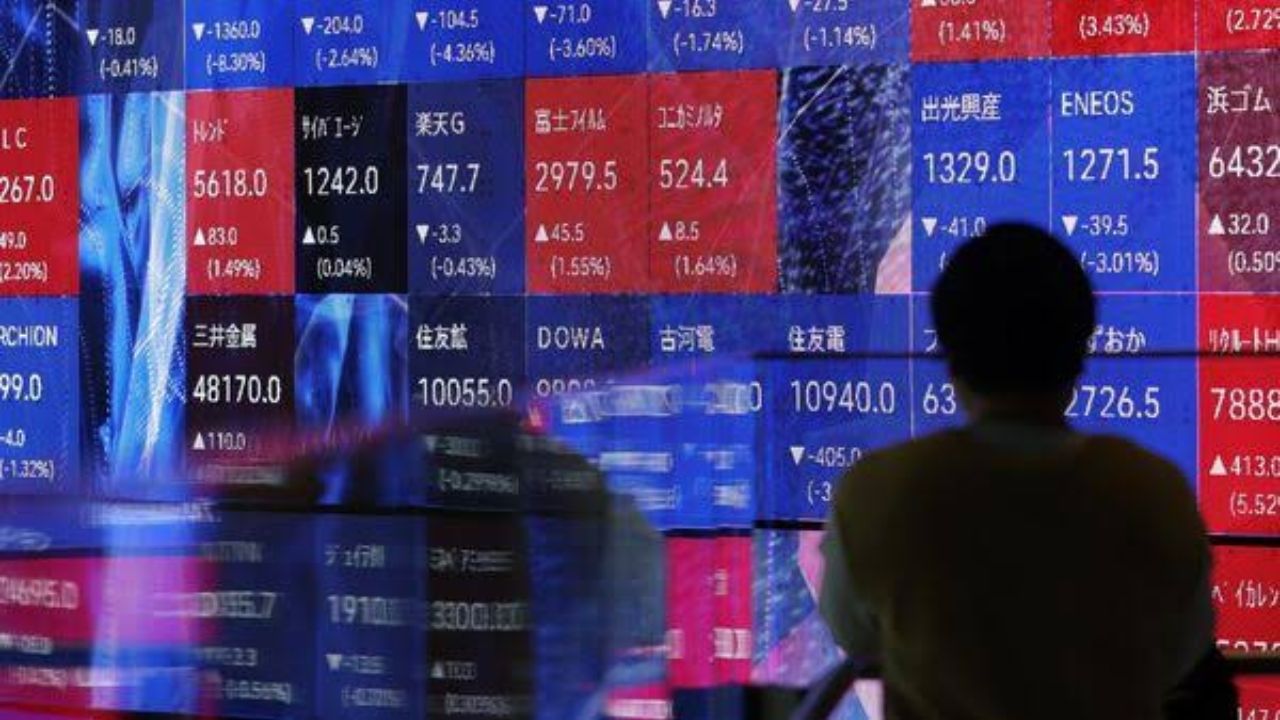Global Market Crash : नशीब… भारतातील शेअर बाजार आज बंद! शेजारील देशांच्या बाजारात हाहाःकार, काय नेमकी परिस्थिती?