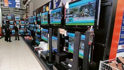 Price Hike : सणासुदीच्या तोंडावर पुन्हा झटका! वर्षात सलग तिसऱ्यांदा दरवाढ; 1ऑक्टोबरपासून Electronic वस्तू महागणार!