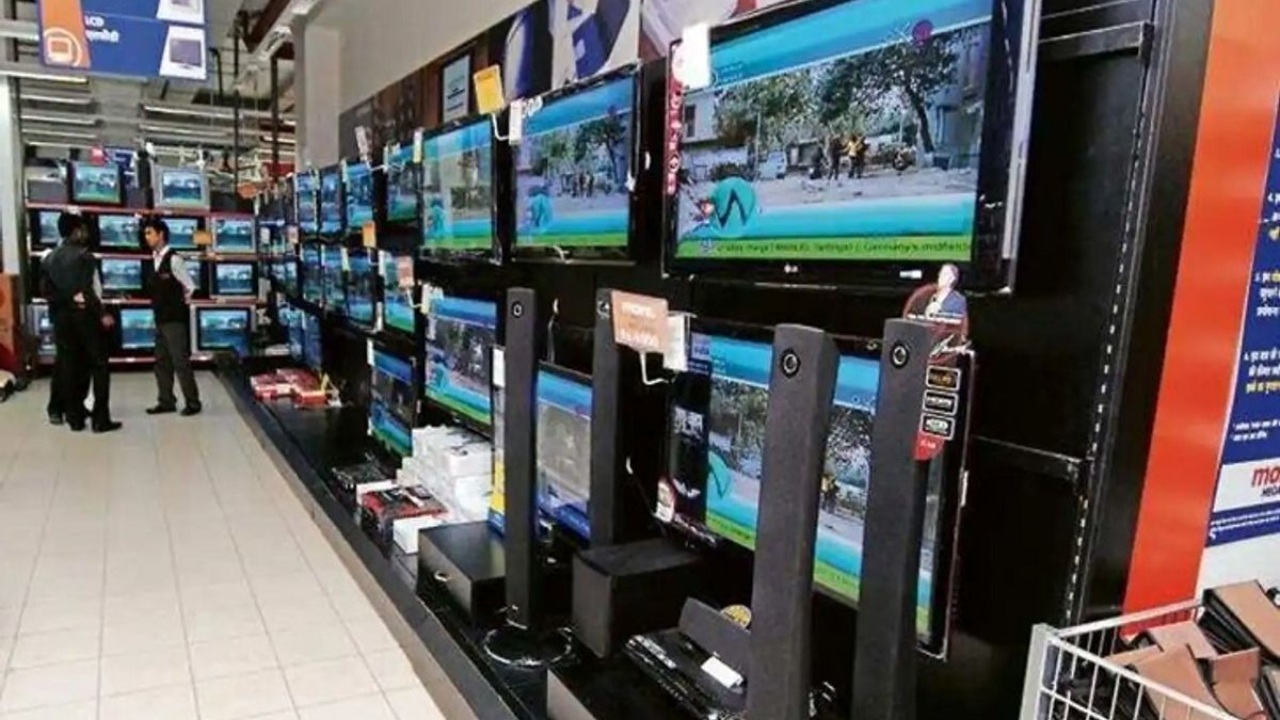 Price Hike : सणासुदीच्या तोंडावर पुन्हा झटका! वर्षात सलग तिसऱ्यांदा दरवाढ; 1ऑक्टोबरपासून Electronic वस्तू महागणार!