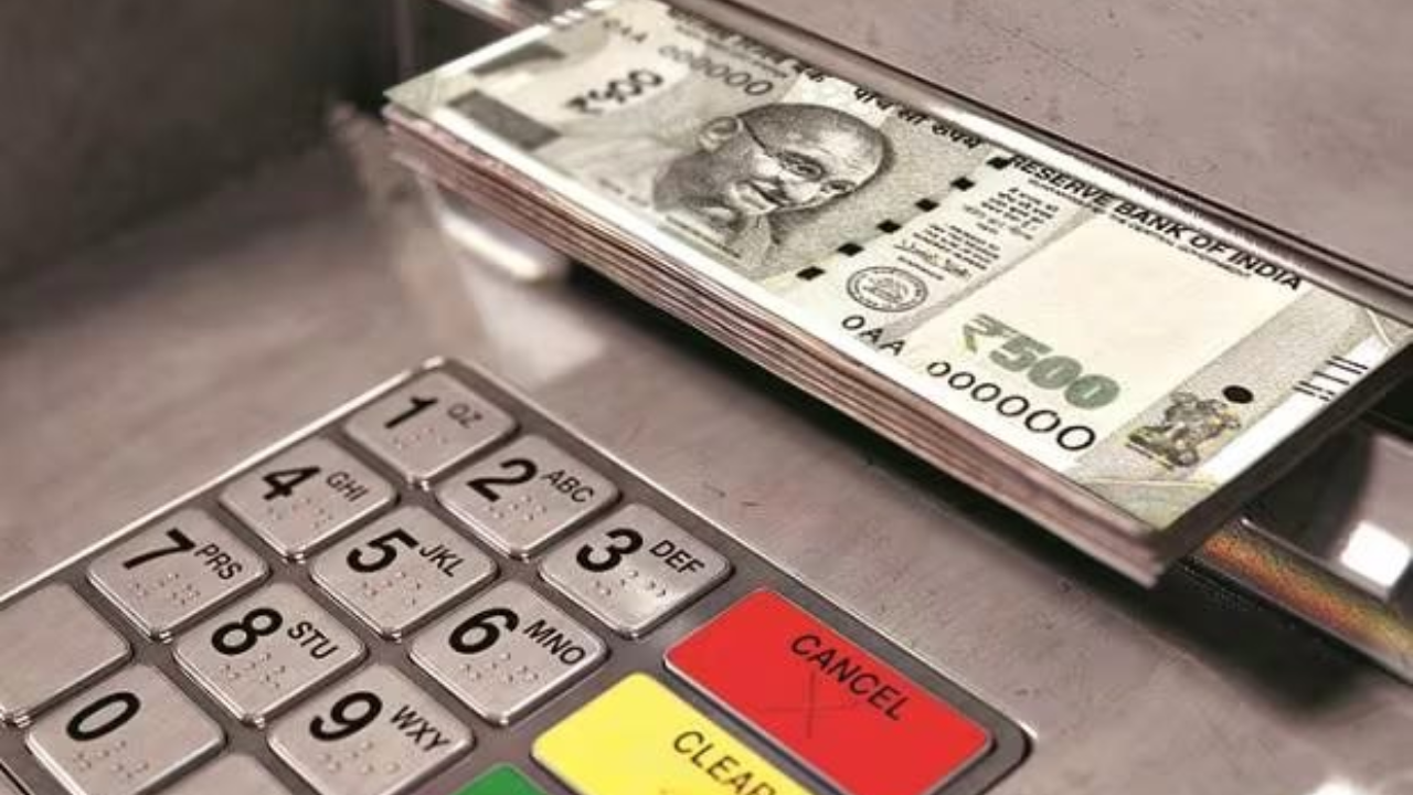 Bank Strike आधी ग्राहकांसाठी मोठी बातमी! आता कोणत्याही ATM मधून Free पैसे काढा, सरकारी बँकांनी हटवले चार्जेस