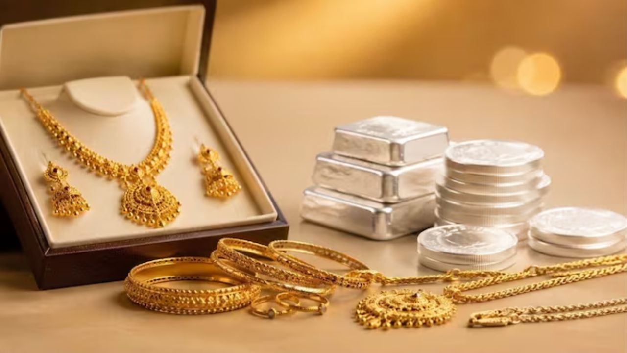 Gold-Silver Rate Today : सणासुदीत सोने झाले स्वस्त! पण चांदीचे भाव वाढले की कमी झाले? पाहा सोने-चांदीचे आजचे ताजे दर!
