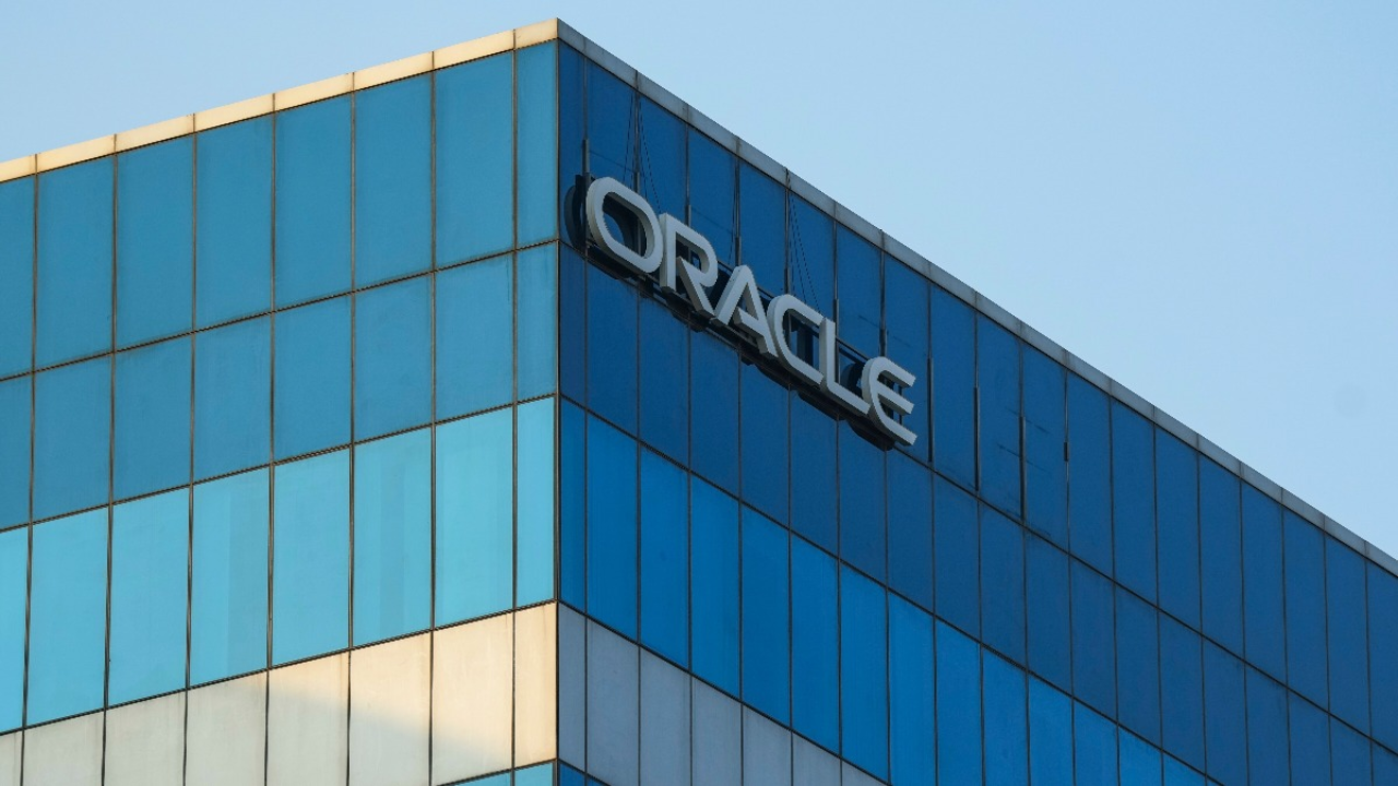 IT क्षेत्रात मोठा धक्का! Oracle ने भारतातील 30000 कर्मचाऱ्यांना दाखवला बाहेरचा रस्ता; Severance Pay वरही मर्यादा