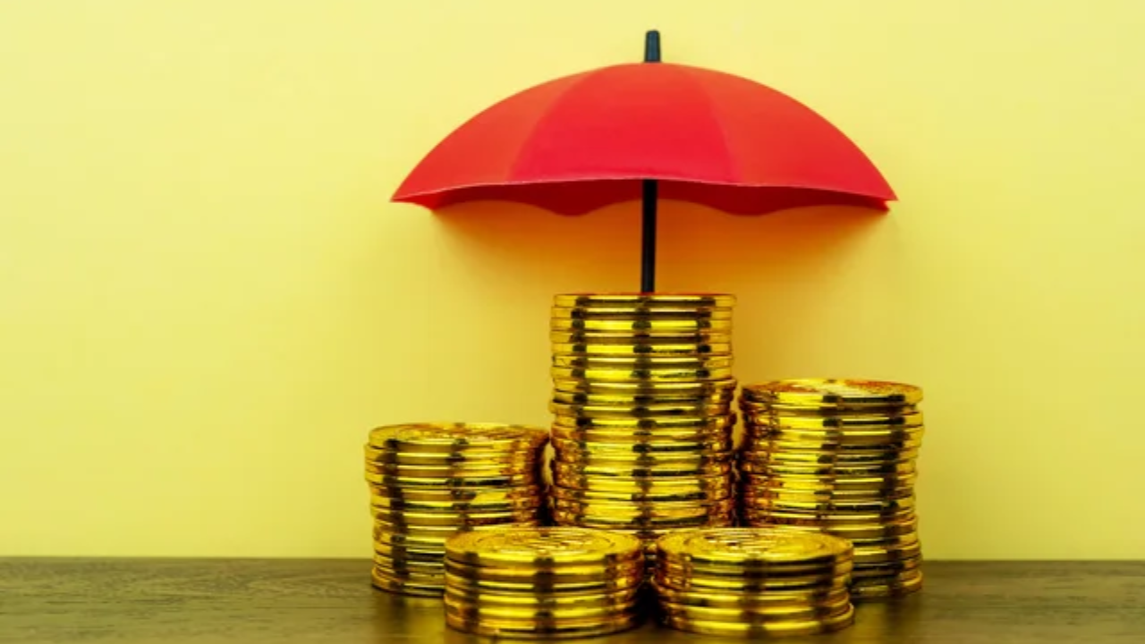 Gold Insurance : घरी ठेवलेलं सोनं चोरीला गेलं तर? जाणून घ्या दागिन्यांचा विमा कसा उतरवायचा; मिळतील ‘हे’ फायदे