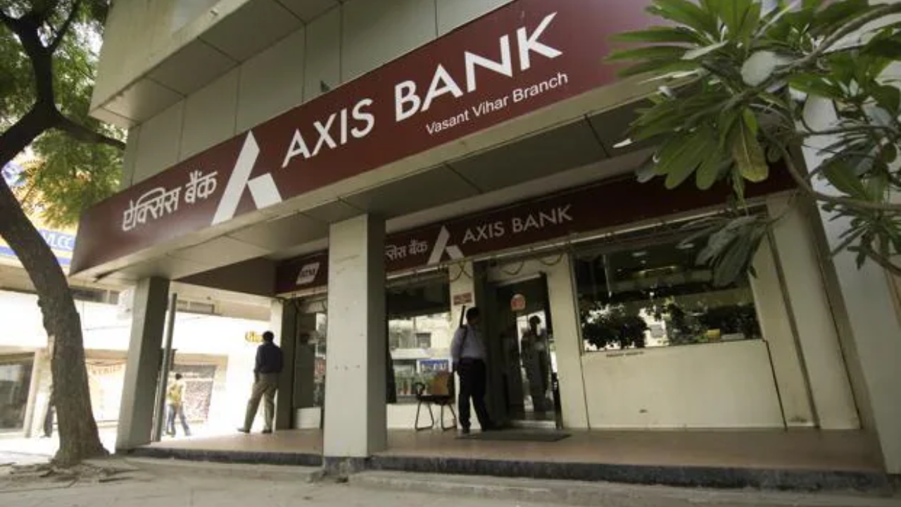 Axis Bank च्या ग्राहकांना मिळणार भन्नाट अनुभव! कॉग्निझंटसोबत केला मोठा करार; पाहा बँकिंग सिस्टीममध्ये काय बदलणार?