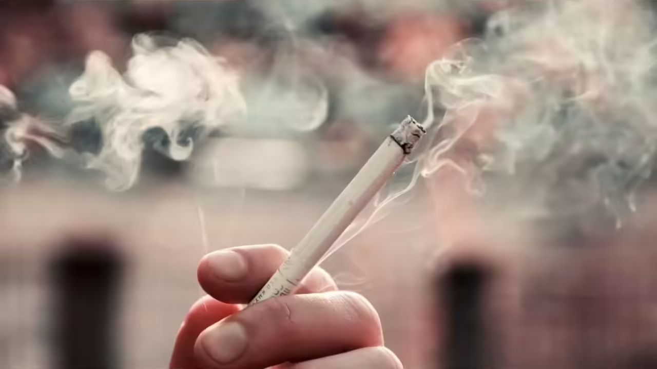 ITC कडून Cigarette च्या दरात पुन्हा वाढ; Gold Flake आणि Classic चे भाव वाढले; आता किती रुपये मोजावे लागणार?
