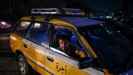 Afghanistan News : तालिबान म्हणतं ‘संगीत बंद’ पण टॅक्सीमध्ये सुरूच! चेकपोस्ट दिसताच आवाज Off, पुढे गेल्यावर पुन्हा गाणं On ( Sched