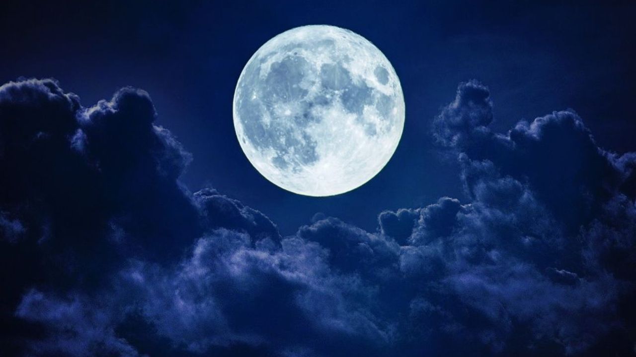 Bhadrapada Purnima: भाद्रपद पौर्णिमेच्या रात्री करा या गोष्टी, नकारात्मकता होईल दूर