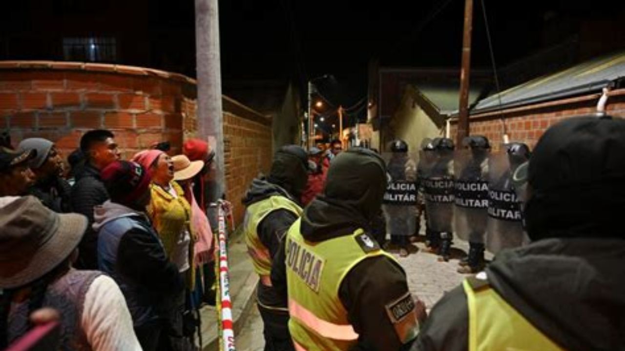 Bolivia Blast : बोलिव्हियातील लष्करी तळावर भीषण स्फोट; २ ठार, १४ बेपत्ता, अनेक जखमी