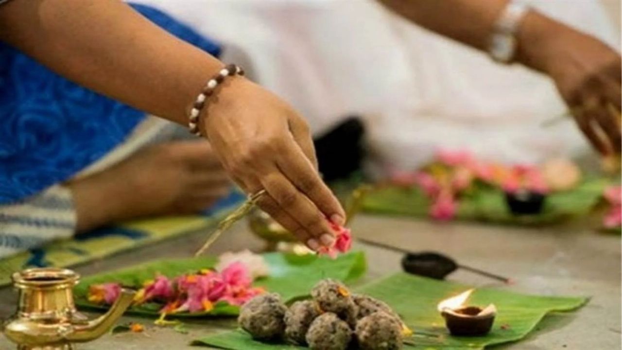 Pitru Dosha Remedies: पितृदोषापासून मुक्ती हवी? धार्मिक मान्यतेनुसार ‘हे’ 3 उपाय नक्की करून पाहा