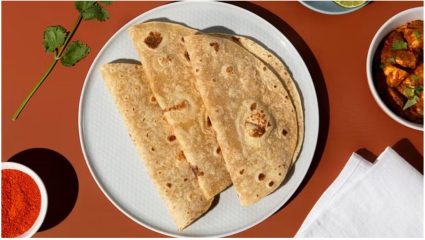 Vastu Tips For Roti: रात्री चपातीचा डबा रिकामा ठेवता? थांबा! वास्तुशास्त्रानुसार ‘ही’ गोष्ट ठरू शकते महत्त्वाची