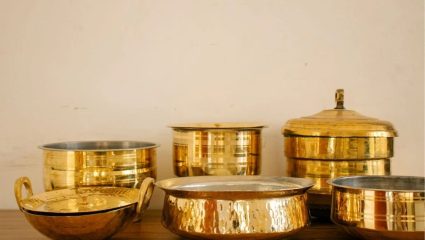 Lifestyle News: काळीकुट्ट पडलेली पितळेची भांडी २ मिनिटात करा चकचकीत, सोप्या टिप्स जाणून घ्या…