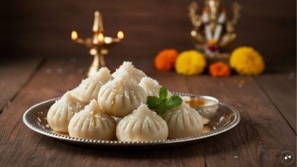 Sanjeev Kapoor Tips: मोदकाची उकड फाटतेय? संजीव कपूर यांनी सांगितलेल्या ‘या’  सोप्या टिप्स नक्की कामी येतील