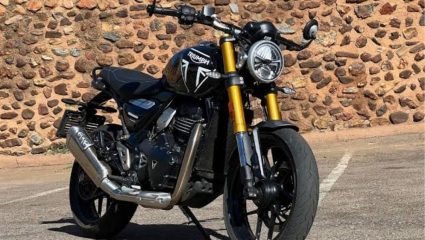 Triumphच्या चाहत्यांसाठी गुड न्यूज! दोन लोकप्रिय बाईकच्या किमतीत मोठी कपात