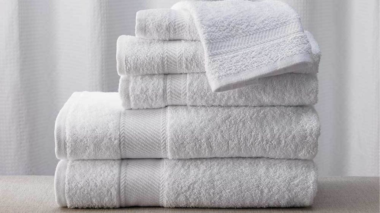Hotel Towels: हॉटेलमधून चेकआउट केल्यावर ‘त्या’ टॉवेलचं काय होतं? जाणून घ्या…