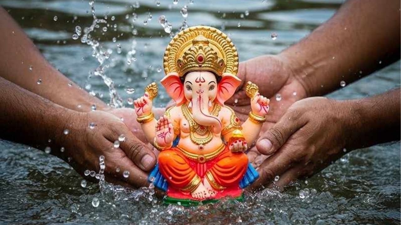 Ganesh Visarjan: गणपती बाप्पाला निरोप देताना मागे वळून पाहू नये? या परंपरेमागचं सत्य तुम्हाला माहीत आहे का?