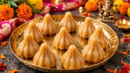 Poha Jaggery Modak Recipe: बाप्पांसाठी झटपट मोदक! पोहे आणि गुळापासून १० मिनिटांत बनवा स्वादिष्ट मोदक