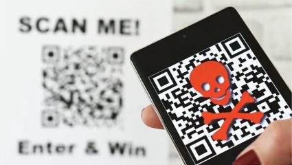 QR Code Fraud: गणपती-नवरात्राच्या खरेदीत QR कोड स्कॅन करताय? थांबा! एका चुकीने बँक अकाउंट होऊ शकतं रिकामं