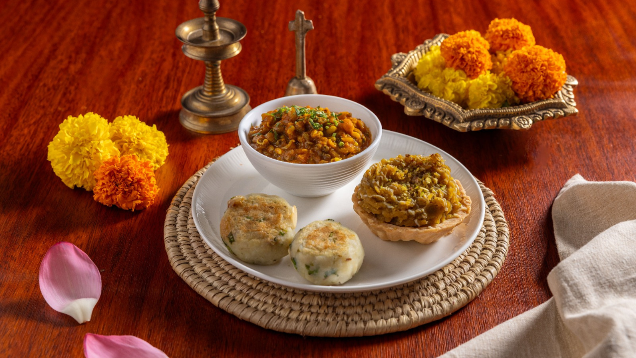 पुणेरी उसळपासून पुरणपोळी टार्ट… Ganesh Chaturthi निमित्त Cafe Akasa तर्फे खास महाराष्ट्रीयन भोजनाची मेजवानी