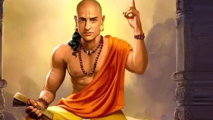 Chanakya Niti: ‘या’ ५ प्रकारच्या लोकांपासून ठेवा अंतर, आजच ओळखा हे संकेत