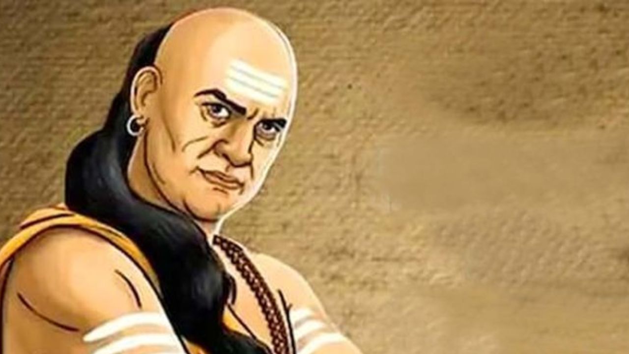 Chanakya Niti: या ५ प्रसंगी मागा माफी; जिथे सन्मान मिळत नाही तिथे शांतपणे दूर व्हा, काय सांगते चाणक्य नीती जाणून घ्या