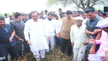Devendra Fadnavis: खरीप हातातून गेला, रब्बीही धोक्यात! धाराशिवचा दुष्काळ मुख्यमंत्र्यांसमोर, शेतकऱ्यांना सरसकट मदतीची घोषणा