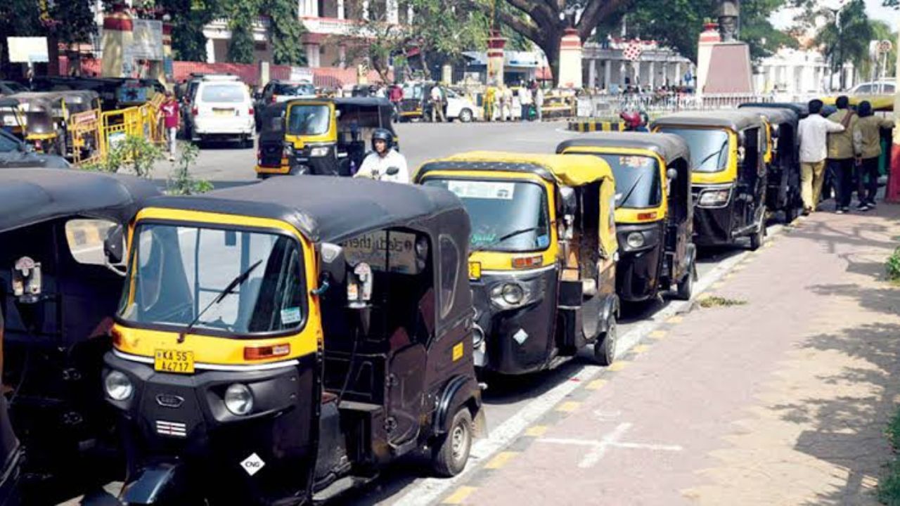 Dombivli News: डी मार्टसमोरील रिक्षाचालकांकडून प्रवाशांना अवाजवी भाडे? विरोध केल्यास दमदाटीचा आरोप