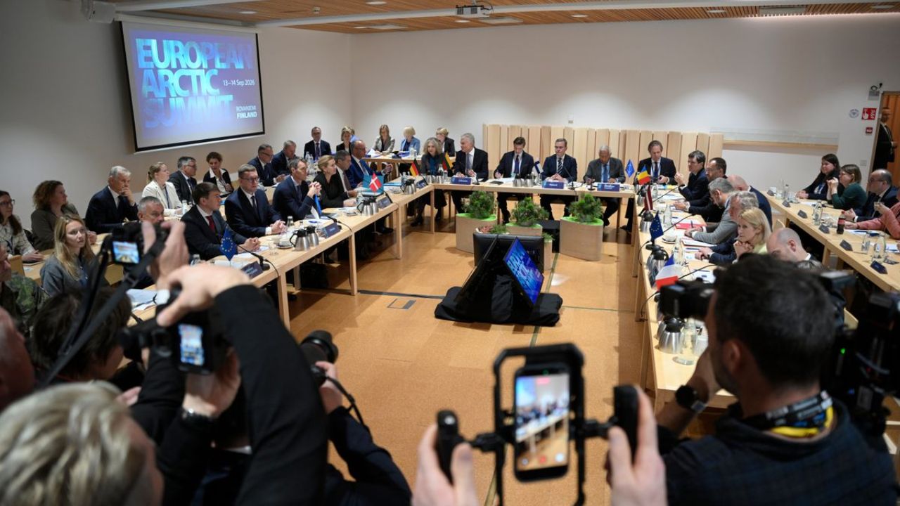Arctic Tension : बर्फ वितळला, महासत्ता भिडल्या! आर्क्टिकसाठी १२ युरोपीय देशांची रणशिंग फुंकली