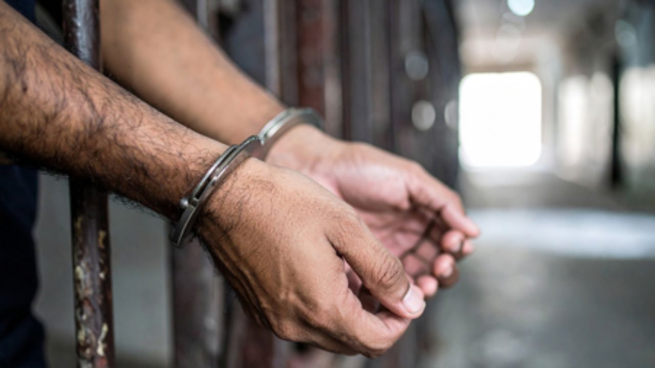 fake call center : अमेरिकन नागरिकांना टार्गेट करणाऱ्या बनावट कॉल सेंटरचा भांडाफोड, 7 जणांना अटक
