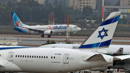 Airplane Fight :हवेत चाकू हल्ला ;विमान इस्रायलचे ,पायलेट रशिया ,युक्रेनचे मग हल्ला तर होणारच