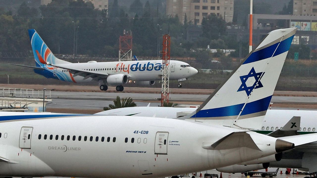 Airplane Fight :हवेत चाकू हल्ला ;विमान इस्रायलचे ,पायलेट रशिया ,युक्रेनचे मग हल्ला तर होणारच