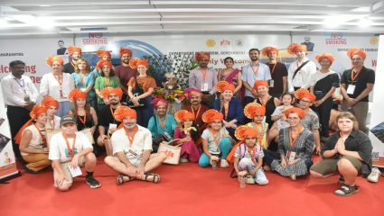 Ganesh Visarjan 2026: थायलंडच्या पर्यटकांनी केली बाप्पाची आरती; गिरगाव चौपाटीवरील विसर्जन सोहळ्याने परदेशी पाहुणे भारावले