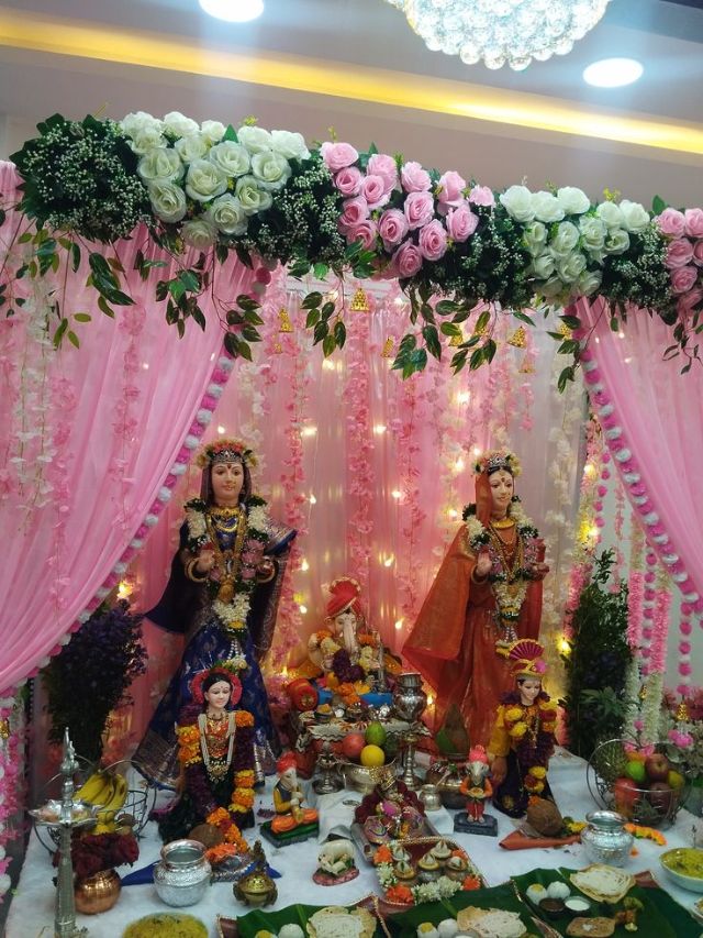 गौरी आगमन स्पेशल! गौरीला नैवेद्यात दाखवा हे पारंपरिक पदार्थ