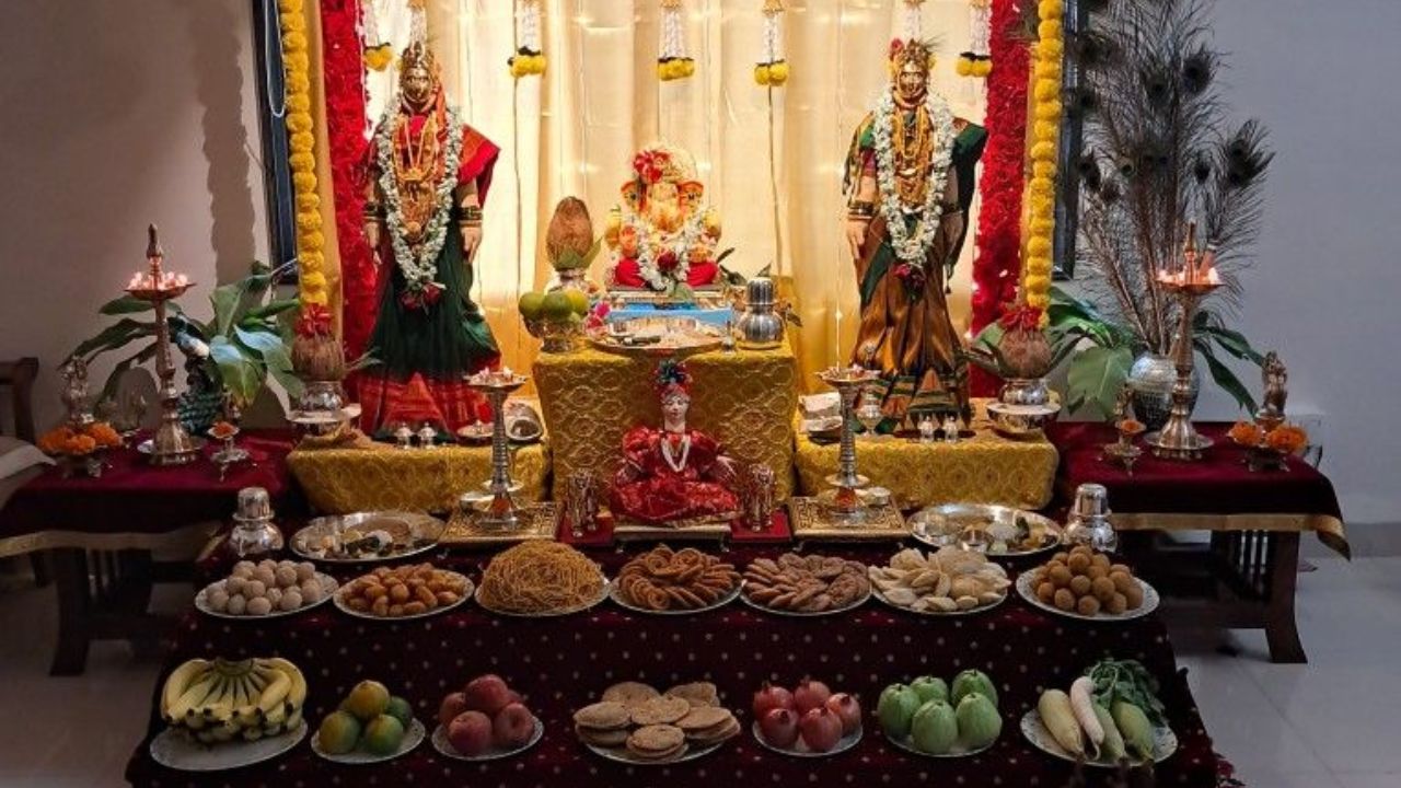 Gauri Pujan: गौराईला मांसाहाराचा नैवेद्य का दाखवतात? जाणून घ्या त्यामागील कारणे