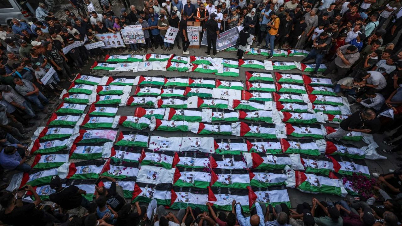 Gaza : ६२ निष्पाप मुलांसह १०० पॅलेस्टिनींचे मृतदेह दफन; गाझात शोककळा